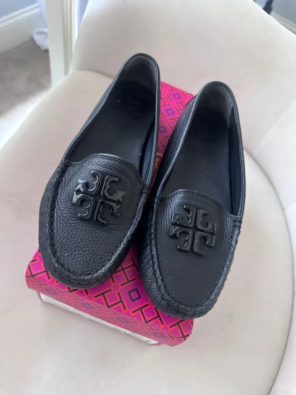 Tory burch black driving shows